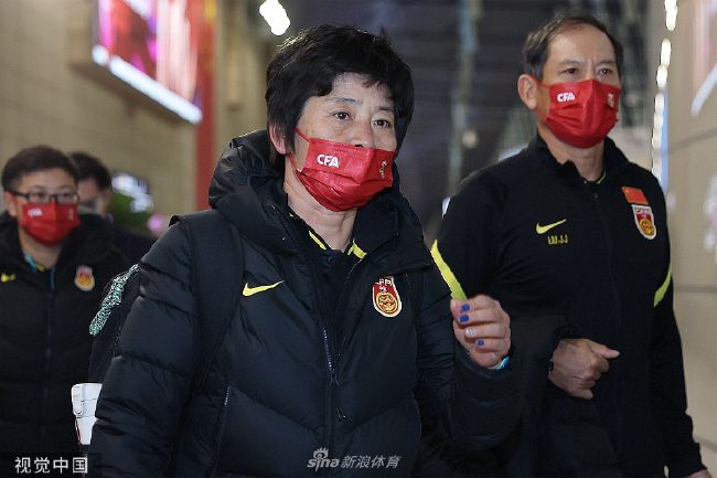 一条知道太多的章鱼，注定活不了太久。一块包躲着世界杯奥秘的芯片，必定会决议良多人的存亡。                                  　　国际赌球组织派出杀手连晋和田原找寻芯片的着落。连晋锁定了几个方针：中国足球界的几个闻名人物：黄健翔，李承鹏，谢晖，张帅等人，因为各自的缘由而卷进了此事，遭受追杀，无力自拔。喷鼻港杀手连晋手拿钉枪，宁可错杀一千，不成放过一个，不达目标，誓不罢休。来自非洲部落的一条章鱼“旺财”具有展望世界杯比分的功能，而此中的缘由却与那块埋没内幕的芯片有密不成分的联系。旺财鬼使神差落在了李承鹏手里，他们堕入了更年夜的危险。                                  　　保罗和旺财到底有如何的缘分？世界杯决赛前，章鱼保罗的展望现场，真的像看上往那样的公道公允公然吗，到底有几多内幕可以或许回过甚来揭开？他们真的可以或许逃走国际赌球团体的谗谄，还世界杯一个本相吗？